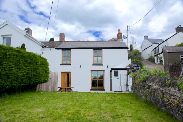 Cwmwl Gwyn Cottage In The Heart Of The Old Town - Pontypridd