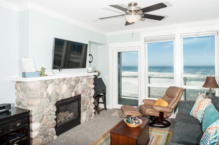 *Promo!* Second Floor Oceanfront Condo W/ Private Hot Tub, Indoor Pool, Wifi! - Lincoln City, OR