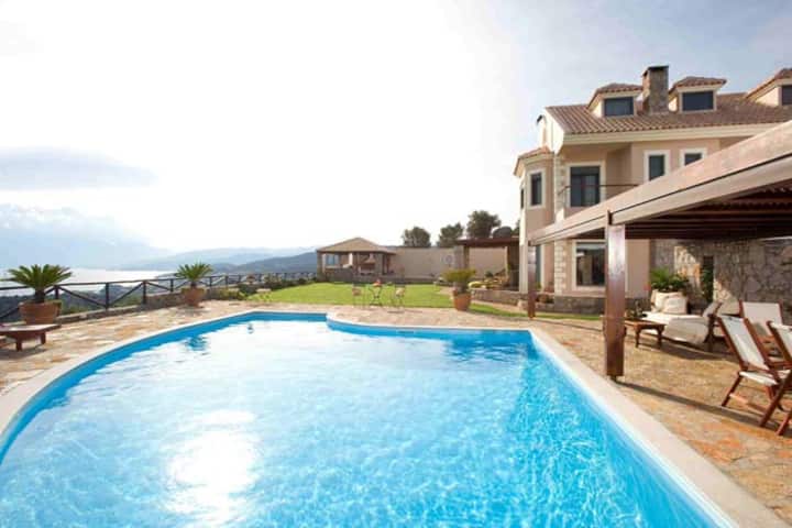 Villa Blue View - 5 Bedroom Villa - Sleeps 10 - Agios Nikolaos