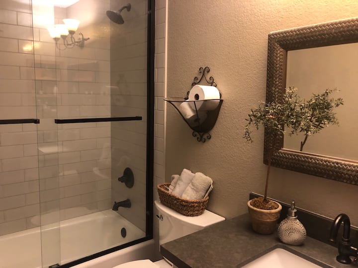 Quaint Peaceful Room With  Private Bathroom - San Jose, CA