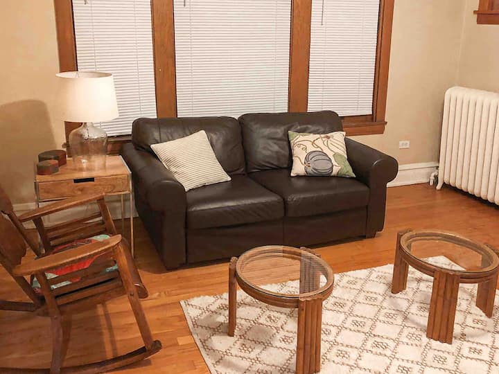 Cozy And Character-rich Chicago Style Apartment - Melrose Park, IL
