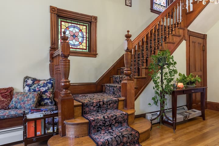 Large Clean 1 Room In A Beautiful Victorian House - Arlington