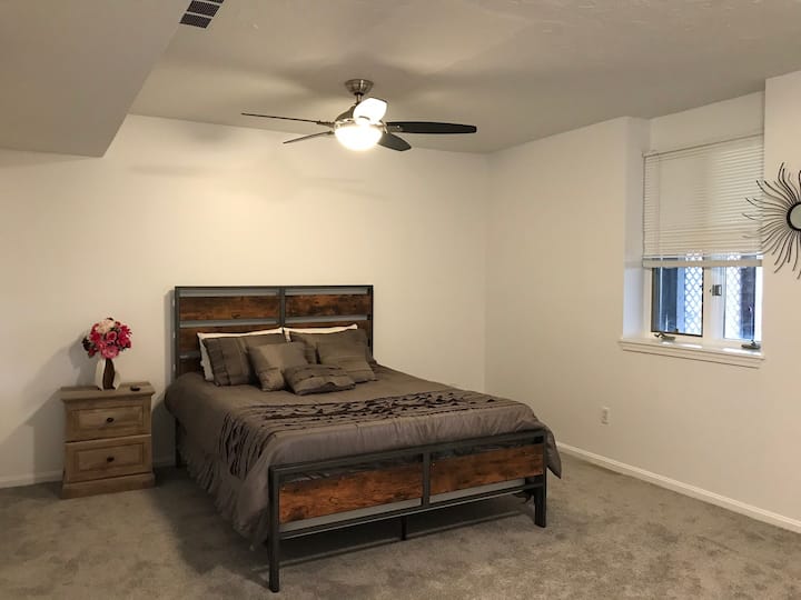 Private Bedroom And Bathroom, Sharing Common Areas - Chagrin Falls, OH
