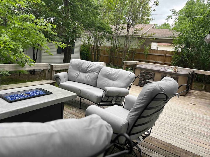 Cozy 2 Bed Home W/large Deck And Hot Tub - Tulsa, OK