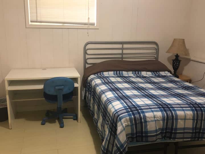 Decent Size Room Full Bed In Daylight Basement - Redmond