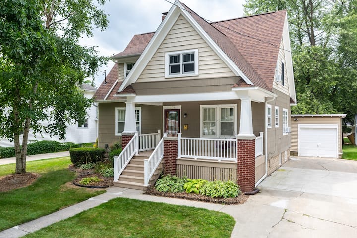 Perfect Downtown Frankenmuth Location! Sleeps Up To 12 And Walk To Everything! - Frankenmuth, MI