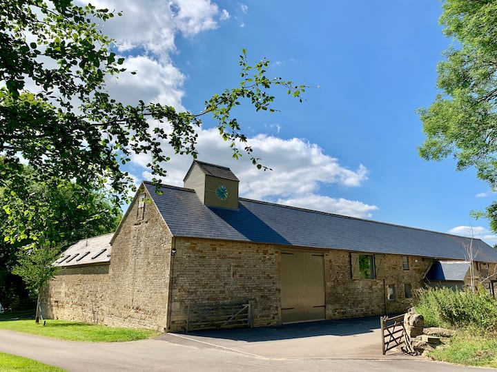 Capacious Stone Barn Private Apartment, Cotswolds - Burford, UK