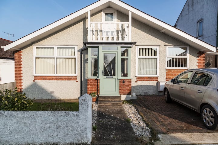 Spacious, Airy Retreat With Parking, Near The Sea - Herne Bay