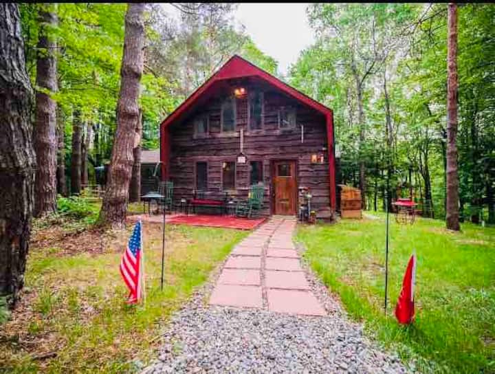 Paradise Lodge On 25 Wooded Acres In Bemus Point - Bemus Point, NY