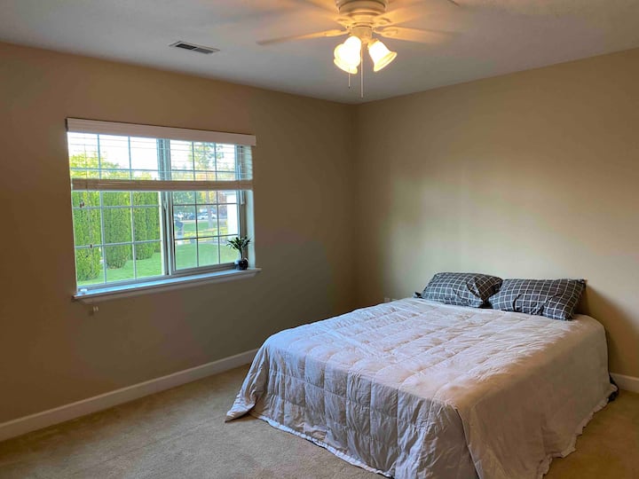 Spacious Private Room In A 3 Bedroom House - Coeur d'Alene, ID