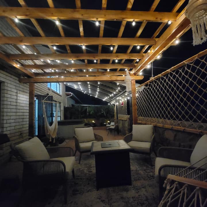 The Ritz Spa Sanctuary Hot Tub/patio/fam/pet - Field of Dreams - Las Cruces