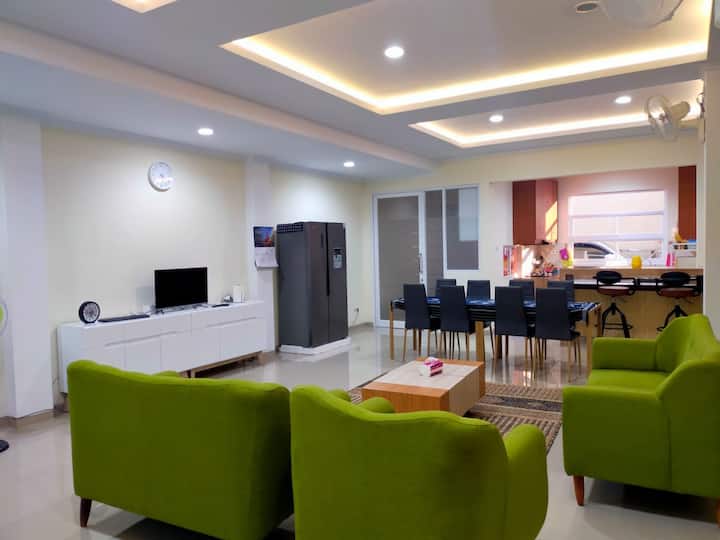Spacious Comfortable House With 4 Br In Jogja City - Yogyakarta