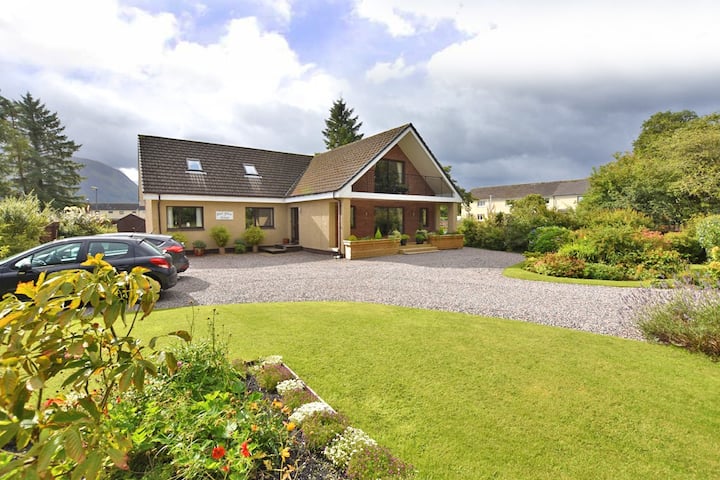 Family Room With Private Ensuite Facilities. - Fort William