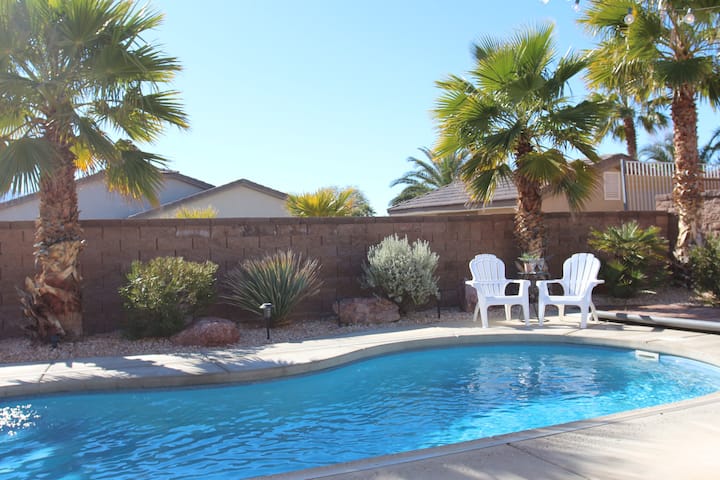 Luxurious Beautiful Vacation Home W/ Private Pool - Mesquite, NV