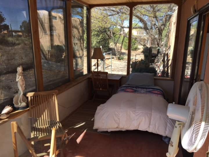 E.  Single Bed In Sunroom - Santa Fe