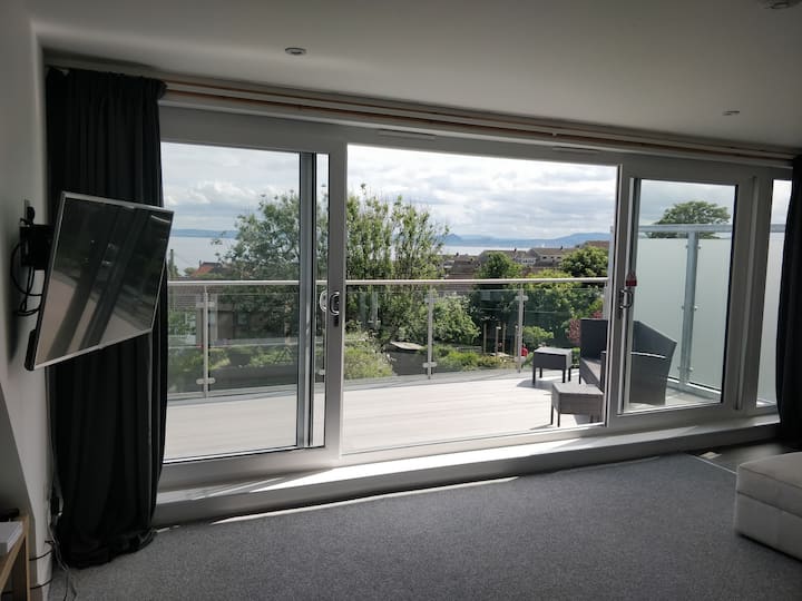 Kinghorn View Apartment - With Balcony - Kirkcaldy