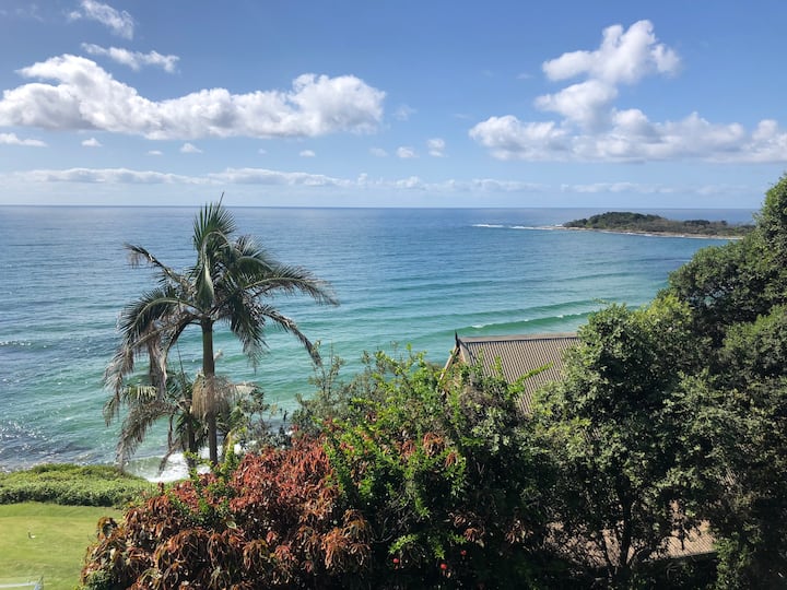 Two Bedroom Oceanfront Apartment - Yamba