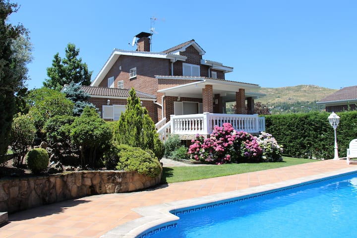 Stunning Villa In Sierra De Madrid - Navacerrada