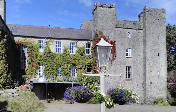 Beautiful Apartment In 15th Century Irish Castle - Balbriggan