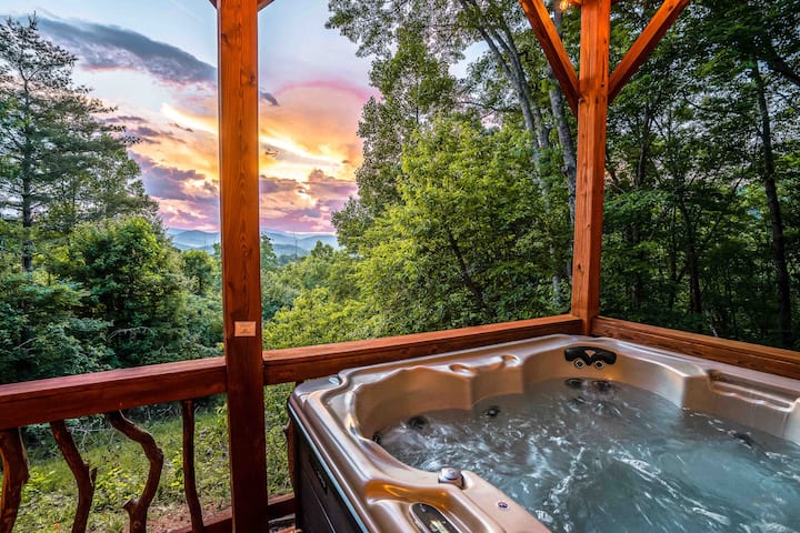 New! Cabin • Million $ Views • Hot Tub • Game Room - Franklin