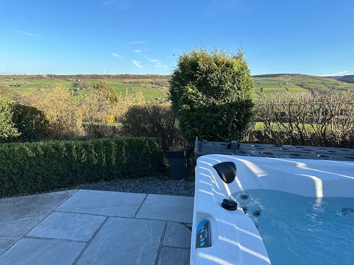 Shelduck, Spectacular Views, Hot Tub & Pool Option - Holmfirth