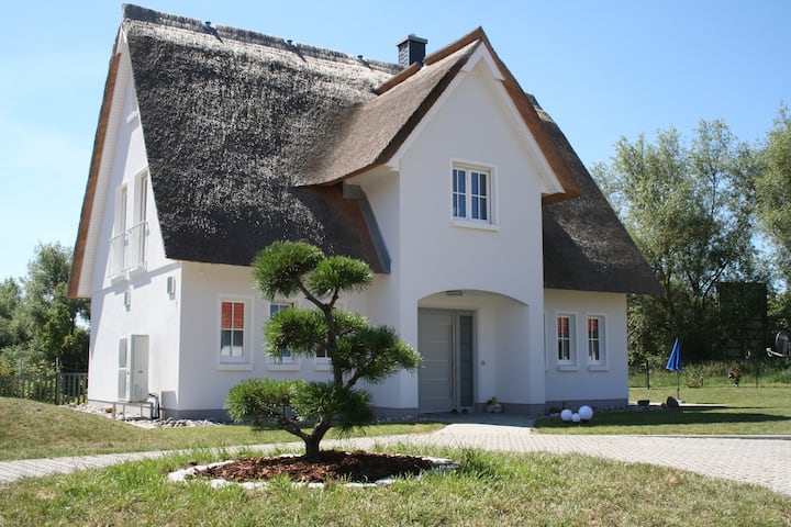Freistehendes Ferienhaus, 4 Schlafzimmer, Sauna, Kamin, Eingezäuntes Grundstück - Neubukow
