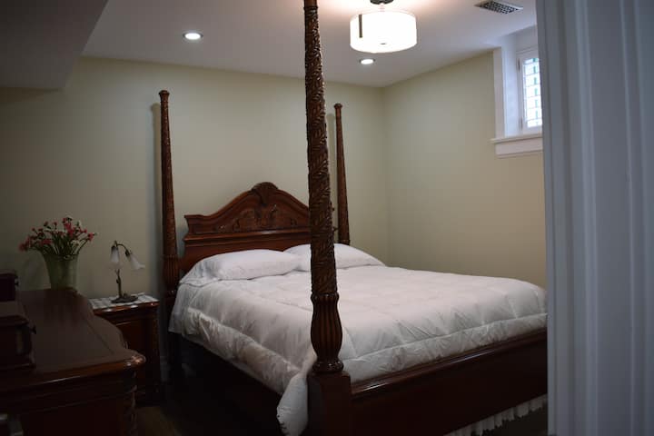 Cozy Newly Renovated Private Basement Apartment - Pickering