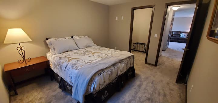 Affordable Paris Room - Sioux Falls, SD
