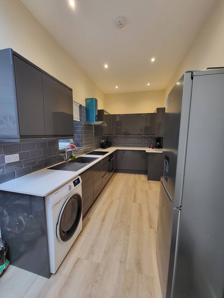 Two Floor 1 Bedroom Small Private House - Bromley