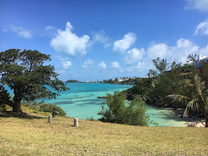 Charming Beachfront Chill Spot - Bermuda