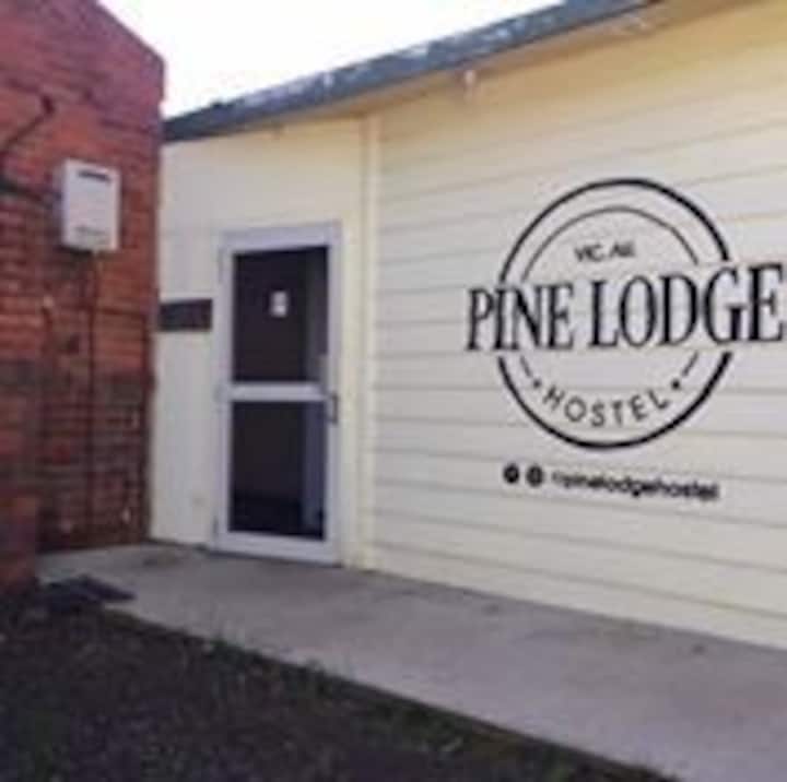 Pine Lodge Hostel Dorm 2 - Shepparton