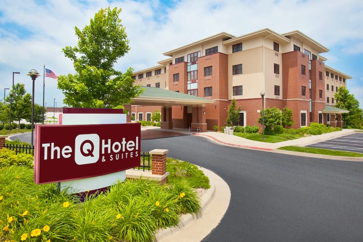 The Q Hotel And Suites, Pet Friendly - Strafford, MO
