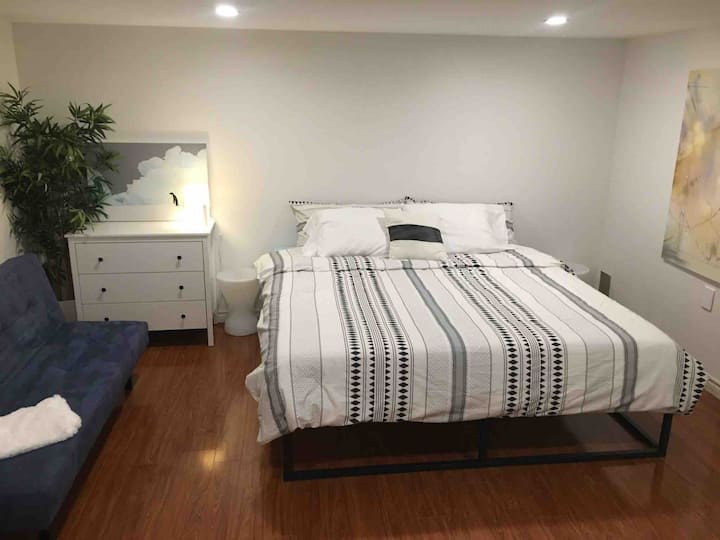 Newly Renovated King-bed, Lower Level Suite. - Hockley Valley