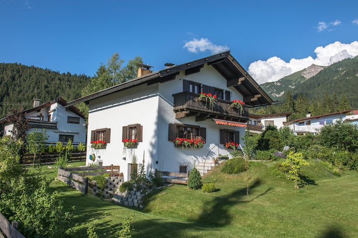Tyrolean Cottage - Romantic, Cosy, Wide Garden - Scharnitz