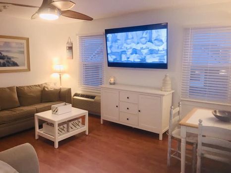 Beach Block 1 Bed/2 Bath Updated Condo Great Spot! - Surf City, NJ