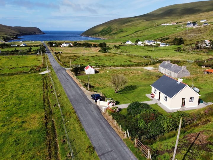 Cosy Cottage Located Along The Wild Atlantic Way - Mayo