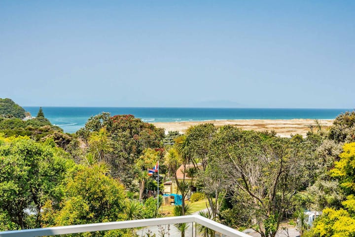 Vitamin Sea - Quirky Holiday Home In Bush Setting With Views, Walk To The Estuary And Surf Beach - Mangawhai