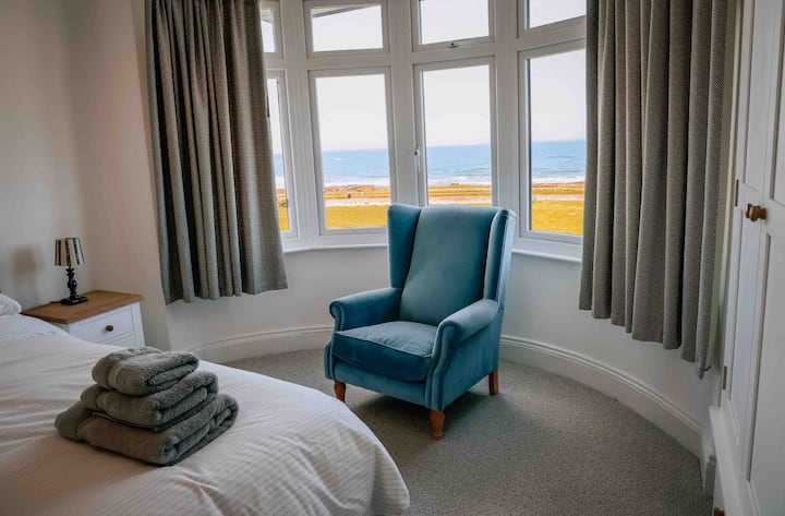 3 Bedroom House With Sea Views, Recently Renovated - Bamburgh
