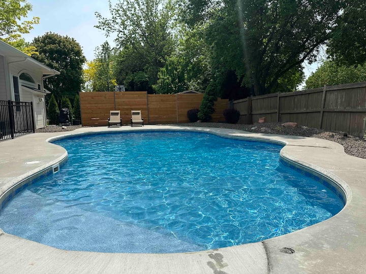 Private Pool & Hot Tub At 4-bedroom Upscale Home - Meridian, ID