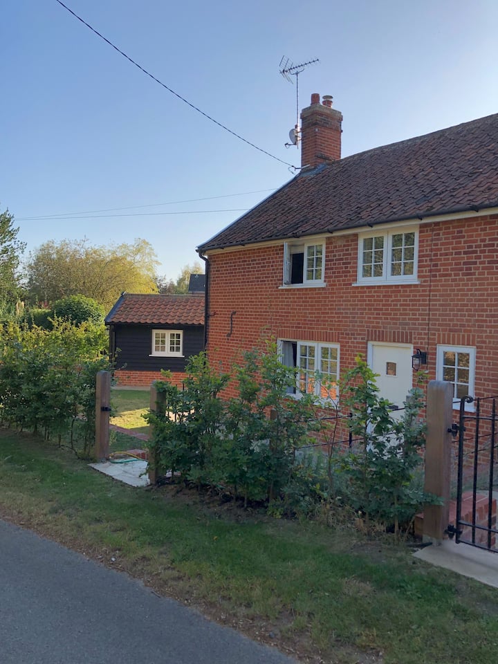 Country Cottage - Saxmundham
