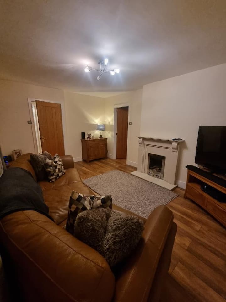 Well Equipped House/parking, Nr Station - Wrexham
