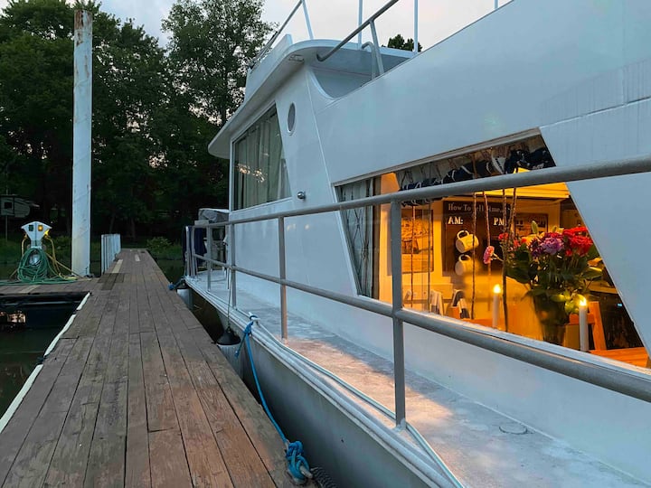 Peaceful Houseboat Off The Ohio River - Ghent, KY