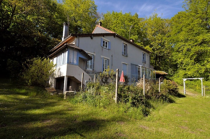 Maison Bleue Entre La Forêt Et Le Lac Des Settons - Lac des Settons