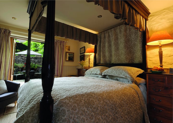 Greyhounds, Finest B&b In Burford - Four Poster. - Burford