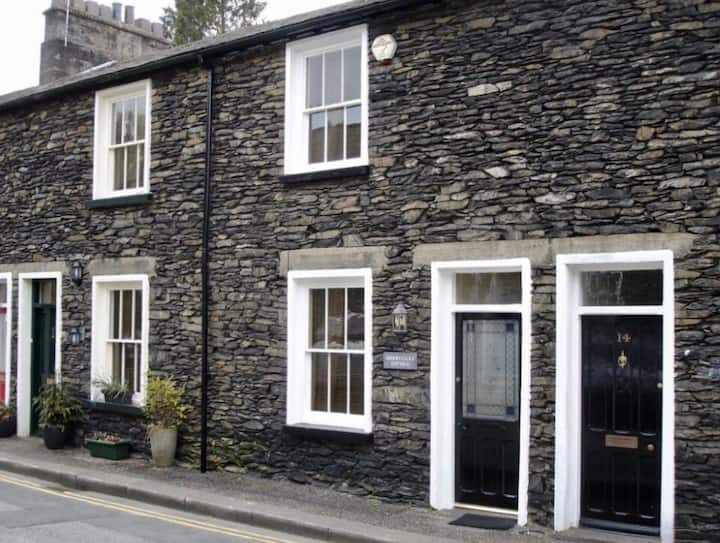 Recently Refurbished Merrylocks Cottage - Bowness-on-Windermere