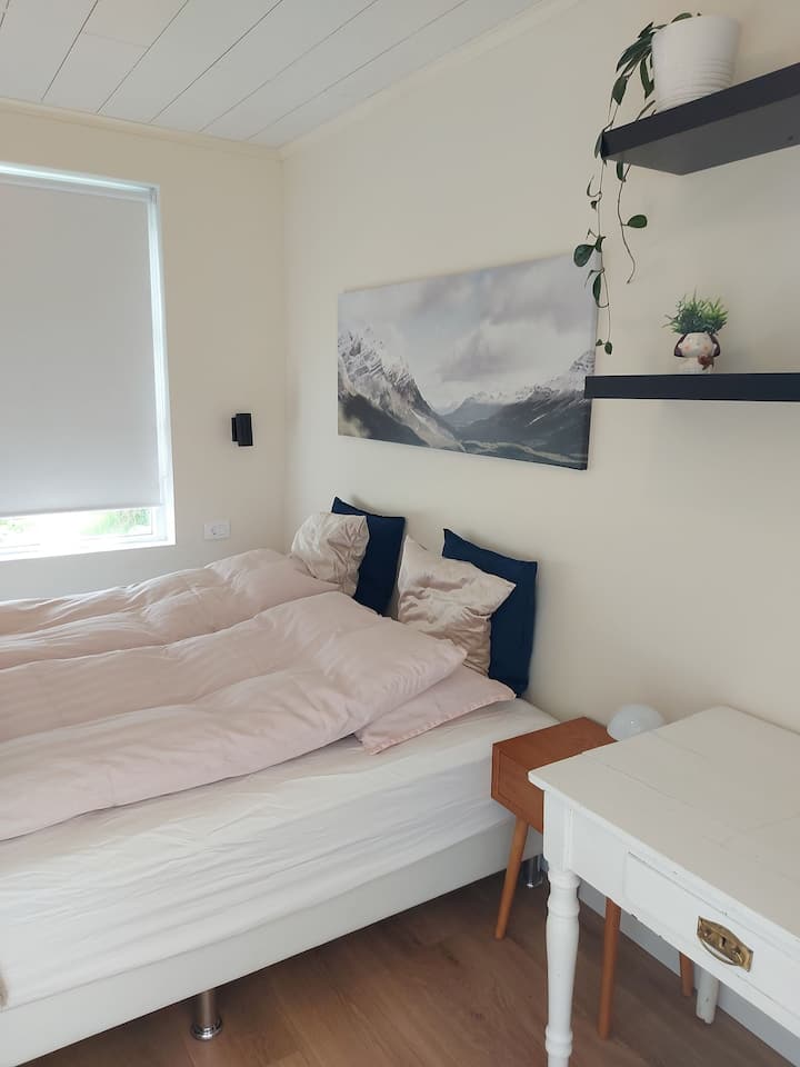 Beautiful Bedroom With A Private Entrance - Höfn