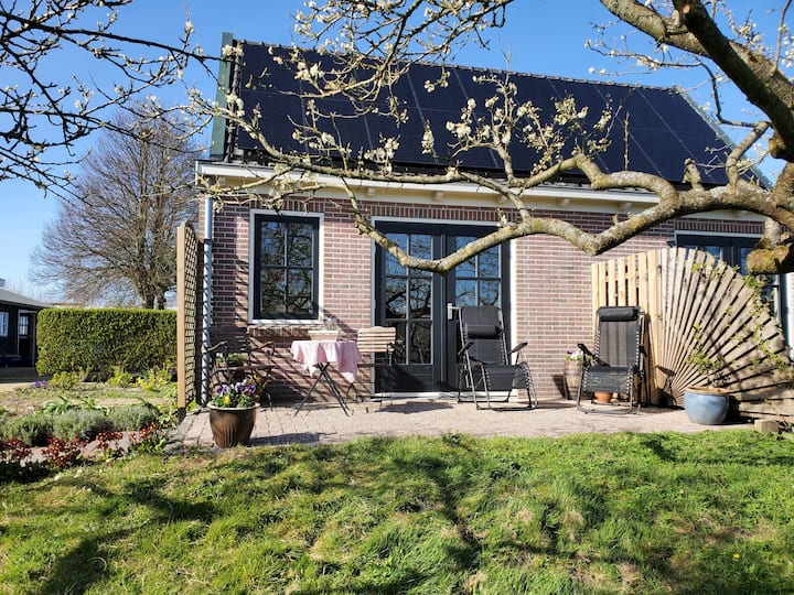 Lyts Kastieltsje, A Quiet Cottage In An Orchard - Franeker