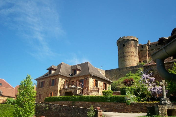 Au Pied Du Château - Le Gouffre