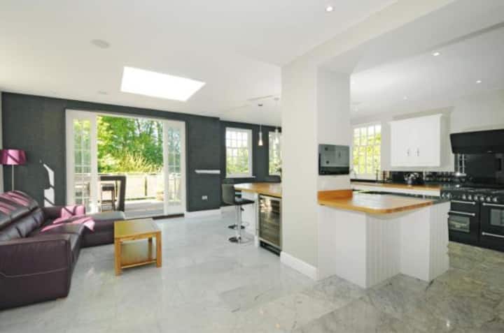 Exclusive Surrey Home - Guildford, UK