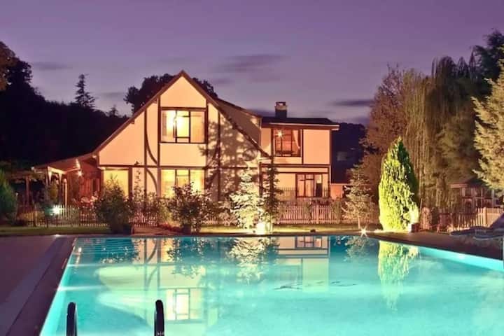 Villa With Private Pool Near Ri̇ver - Estambul